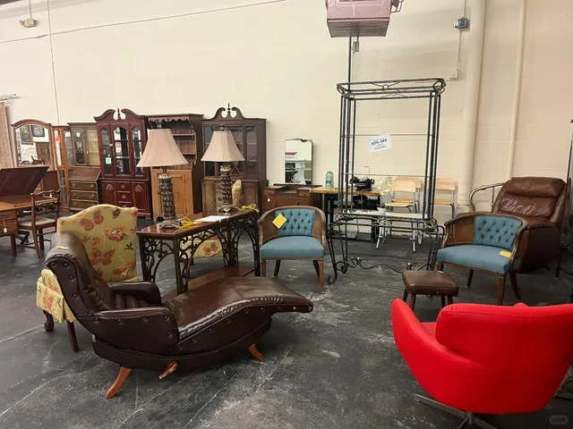 🇺🇸 Cleveland’s Largest Antique Store — A Hidden Treasure Hunt! 🪙