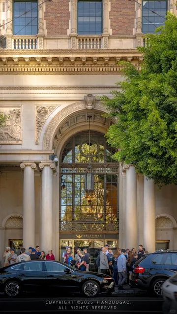 A Century of Silver Screen Legacy in the Heart of Los Angeles 🎞️✨