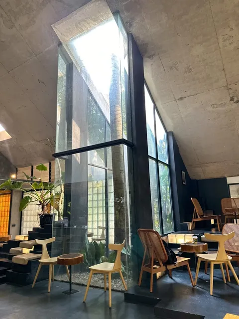 ​​Tanatap Coffee Meruya - Jakarta's Indoor Rainforest Oasis ☕🌿​​