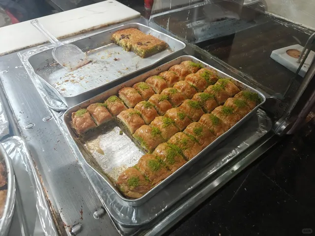 A Heavenly Egyptian Eatery! Cilantro Beef Pie That Will Blow Your Mind