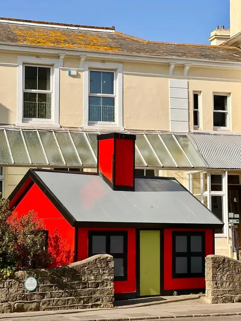 Folkestone | Stepping Into a Folded, Colorful 2D World