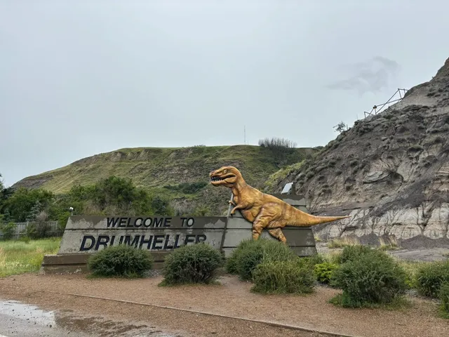  Road Trip Adventure: Saskatoon → Drumheller Dinosaur Valley! 🇨🇦