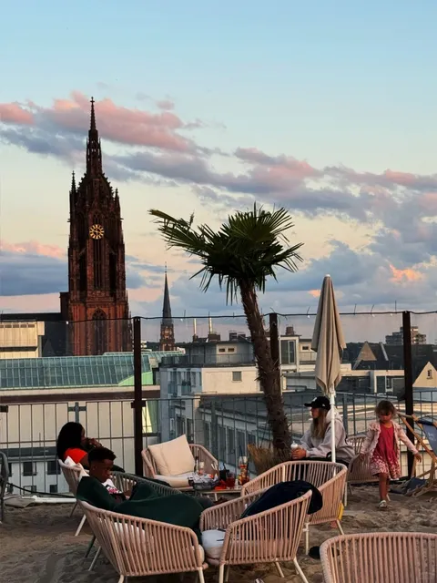 🇩🇪 Frankfurt Citybeach - Urban Oasis Alert!