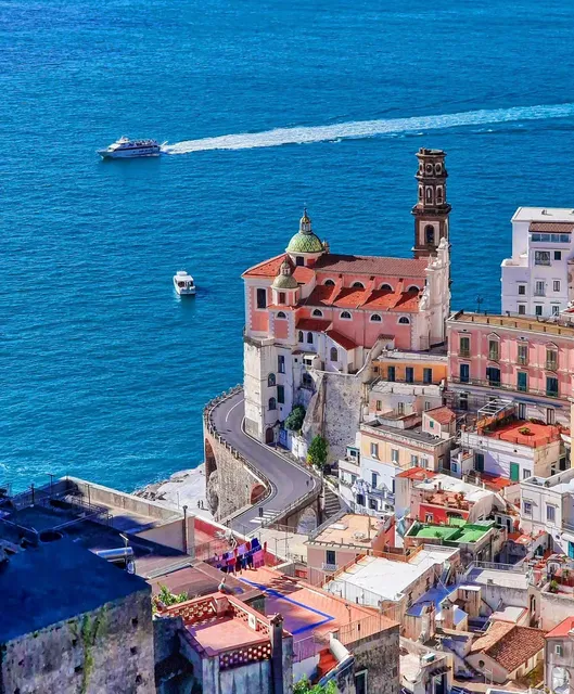 Discovering the Magic of the Amalfi Coast 🌊✨