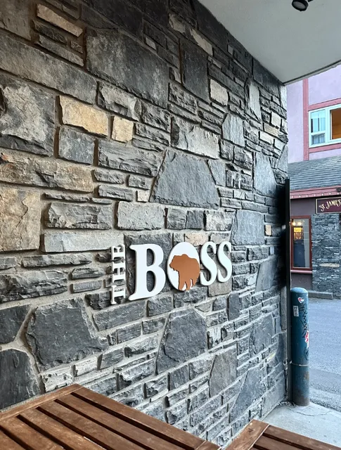 ​​Banff’s Legendary Eats | The Boss Kitchen & Bar 🐻🍻