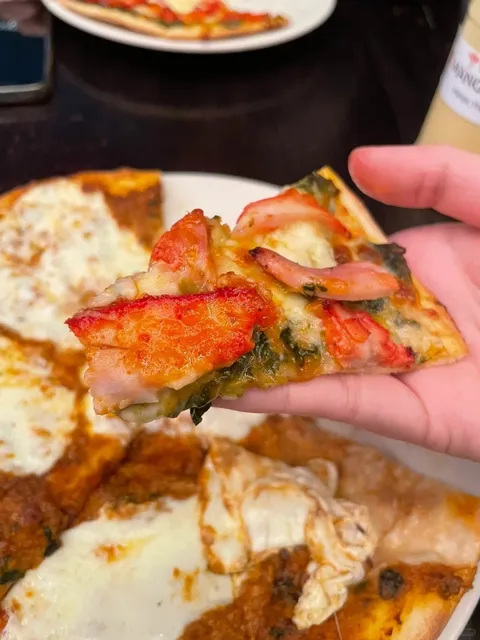 ATL Indian Curry Pizza | Tandoori Pizza & Wings Review 🍕🧀