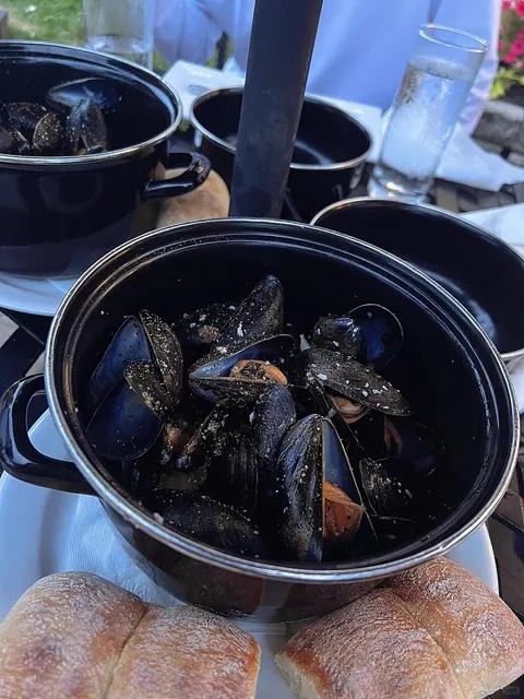 Toronto Food Hunt | Niagara Falls Eats