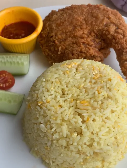 Male Airport’s Best Value Meal | $11 Fills You Up! (Menu at the End)