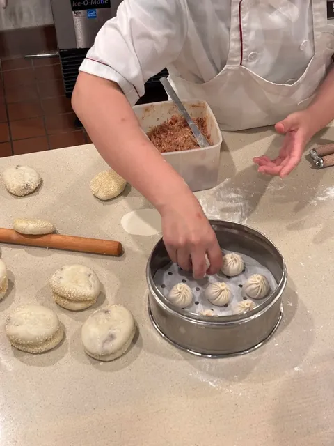 Long Xing Ji | Juicy Crab Soup Dumplings in LA 🦀🥟