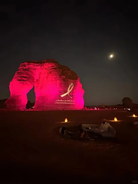 🇸🇦 Elephant Rock at Dusk: A Desert Dream 🌅🐘