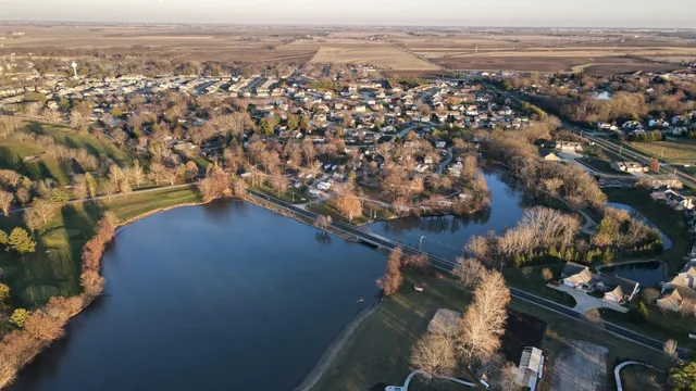 ​​Lake of the Woods: UIUC’s Hidden Nature Escape 🌳🚣​​