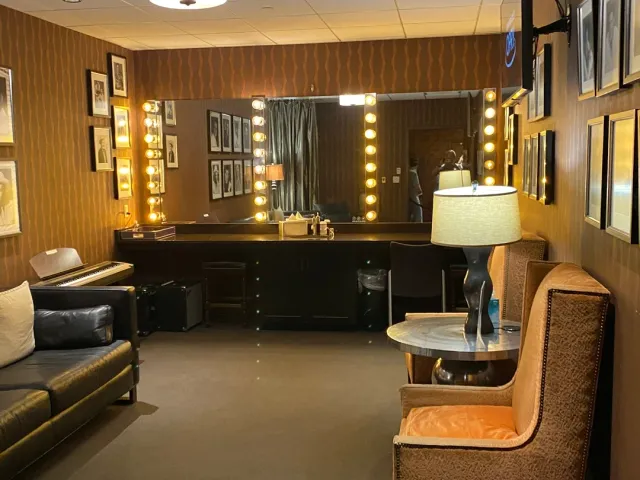 What an Amazing Backstage Tour! 🎤🤩