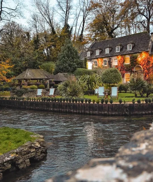 The Most Beautiful Village in England – Bibury  🌿