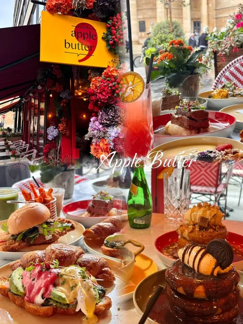 Oxford Circus, London's Popular Brunch Spot 🍯