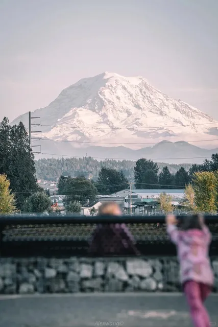 🏔️ Snow Mountain Swing