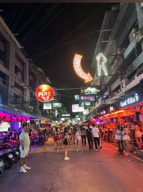 🇹🇭 Pattaya Soi 6 – The Wildest Nightlife Street in Thailand! 🍻🔥
