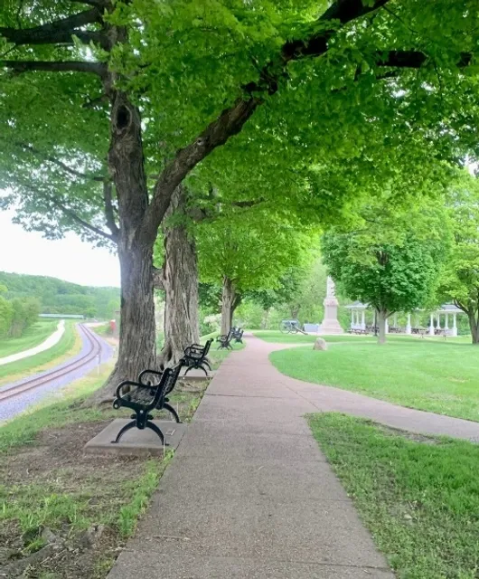 A City Park Perfect for Strolling and Relaxing