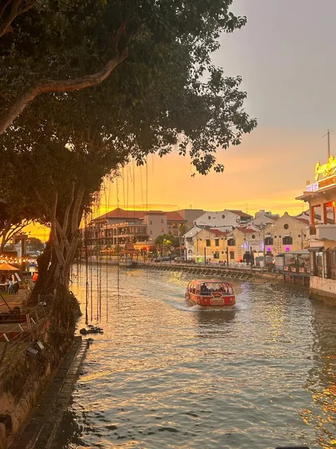 Malacca Isn't Just in Geography Books Anymore—It's Beneath My Feet! 👣