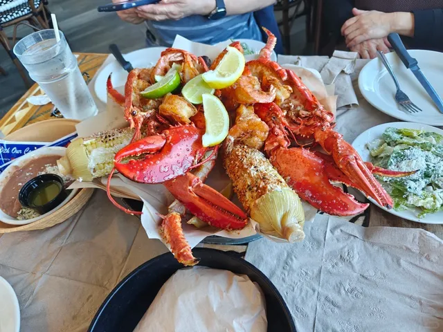 Newport Beach's Delicious Seafood Spot 🦞