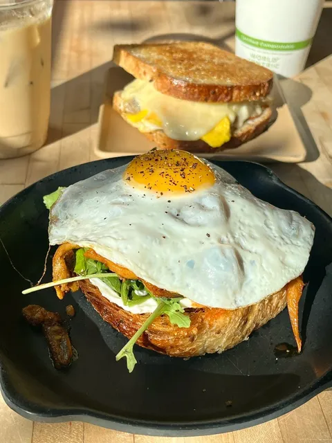 🇺🇸 Must-Try Brunch in Vermont for Fall Foliage! 🍂