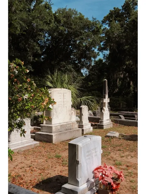 Episode Nine - A Stroll Through the Cemetery 🏛️🚶‍♂️📸（1）