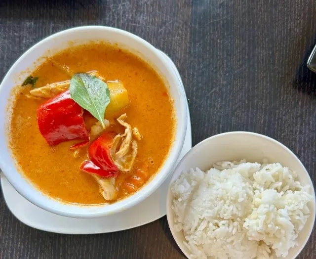 Monterey | 🍍 This Thai Restaurant is Unmissable! 😭