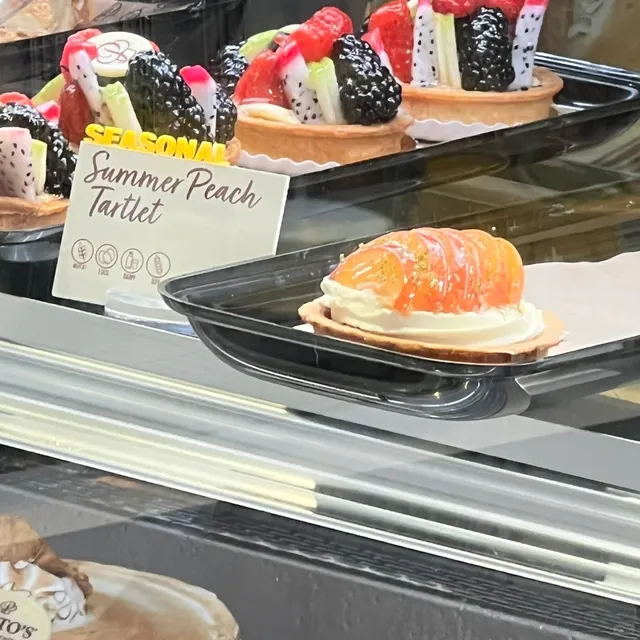 🇺🇸 Even After 100 Visits, Still LA’s Best Cake Shop 🍰