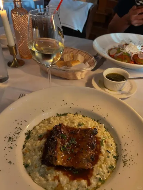 Seattle｜Dining by a Sicilian Fountain 