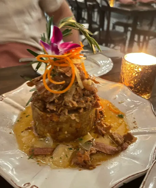 🍴 Cuban Restaurant with Great Atmosphere 