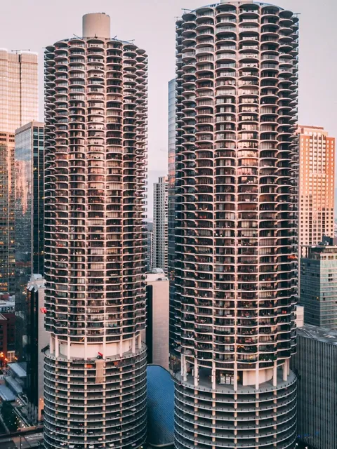 Chicago’s Corn Cob Towers: World’s Coolest Building + Parking Garage?!