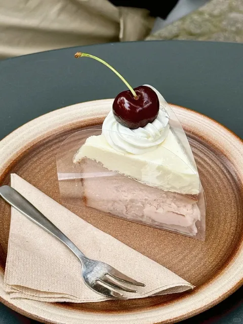 Berlin 🇩🇪 The Cafe You'll Bookmark Immediately｜Moii Cafe