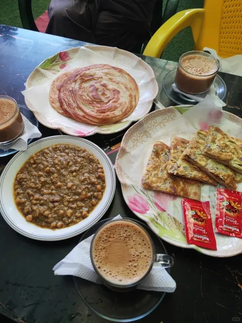 Morning in Islamabad | Camel Rides & Monuments