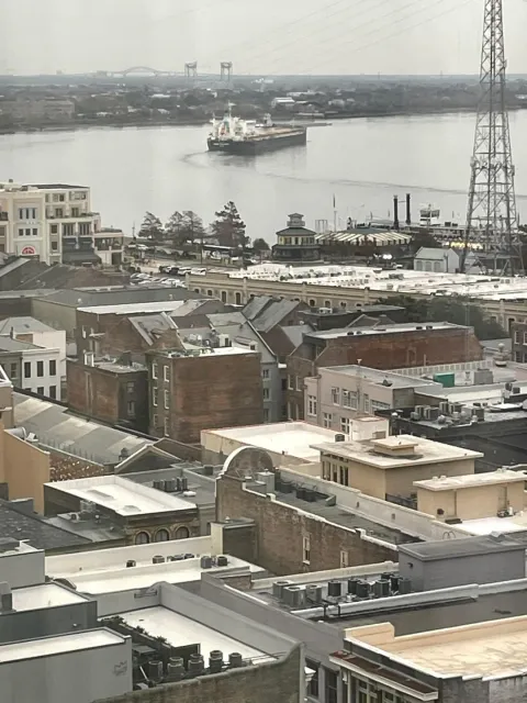 🏨 Great Hotel: Prime Location & Affordable Price!