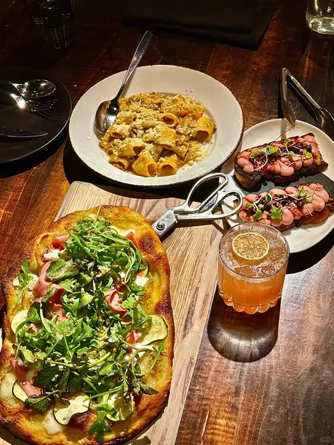 🇨🇦 ​​Amano Trattoria - Toronto's Pizza Paradise & Cocktail Secret​​ 