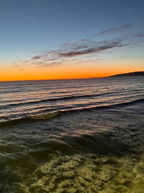  LA's Orange Glow: Santa Monica's Picture-Perfect Sunset 🌴🌅