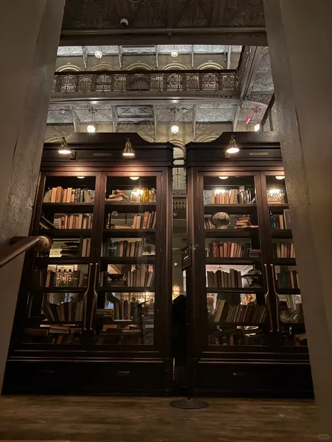 NYC Restaurant Week | Temple Court, a Century-Old Retro Restaurant 🕰️