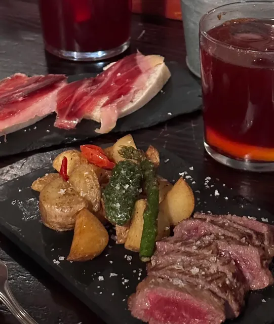 🇪🇸Tapas in Seville are delicious 🥩 10+ per capita