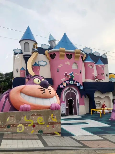 South Korea | Incheon: Songwol-dong Fairytale Village + Wolmido Island