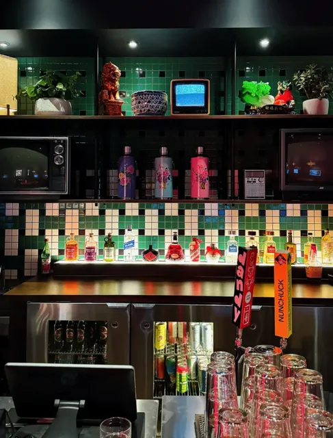 Calgary's Hidden Gem: A Wong Kar-wai Worthy Hong Kong Eatery 🎞️🍜