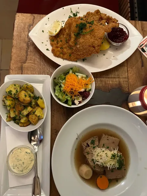 🇩🇪 Passau Day Trip: A Feast for Eyes & Stomach! 👀🍕