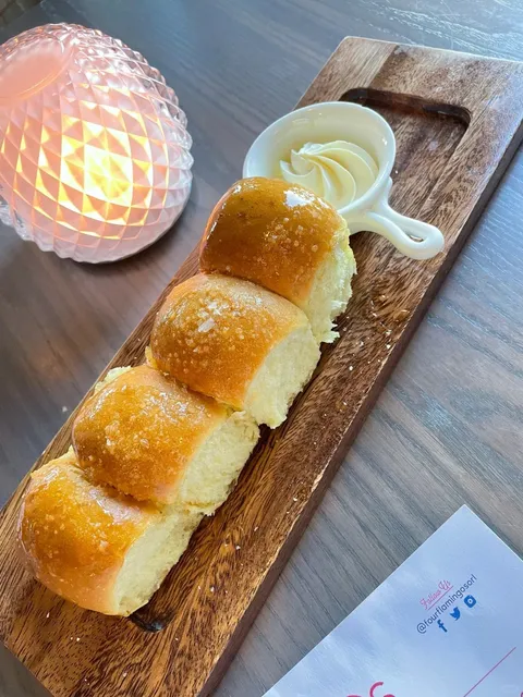 Orlando's Famous Four Flamingos Review 🦩✨🍽️