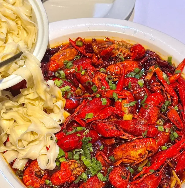 New York 🔥 Who Understands This Bowl of Spicy Crawfish Noodles(1)