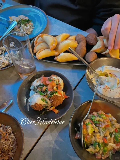 Paris Restaurant | The Best Lebanese Food I've Ever Had 🍲🥙