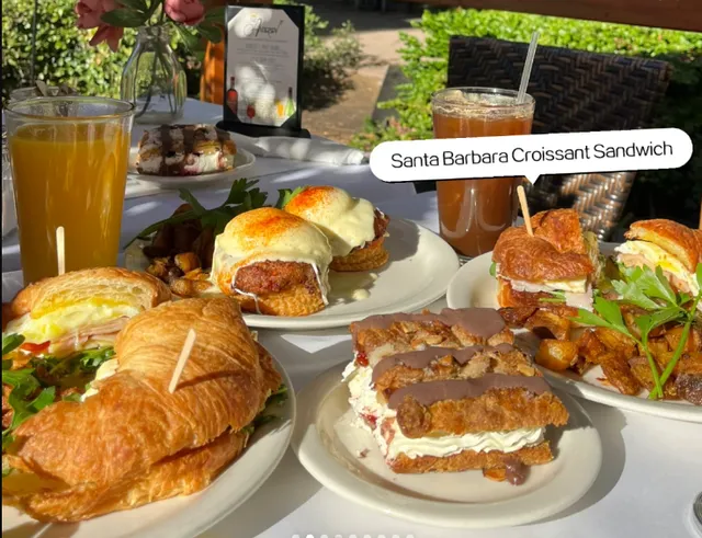 Andersen's Danish Bakery & Restaurant: Super delicious brunch in Santa Barbara