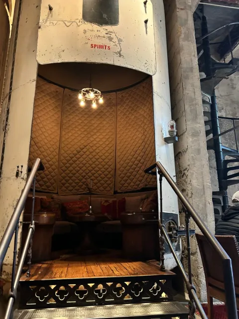 An Amazing Bar at the Pearl — Sternewirth Tavern 🍸✨