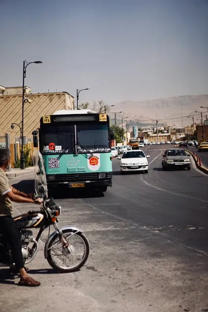 Shiraz 🇮🇷 | Firsthand Experience of the Direct Tehran-Shiraz Bus