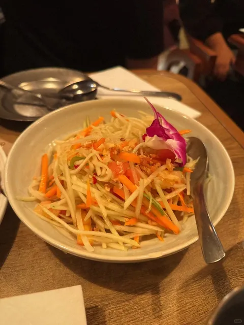 NYC Midtown West’s 4.8⭐ Hot Thai Spot – Elephant Ear 🐘