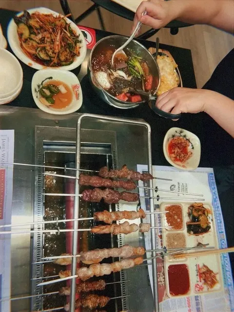  I declare this the happiest group dining experience ever! 🤩