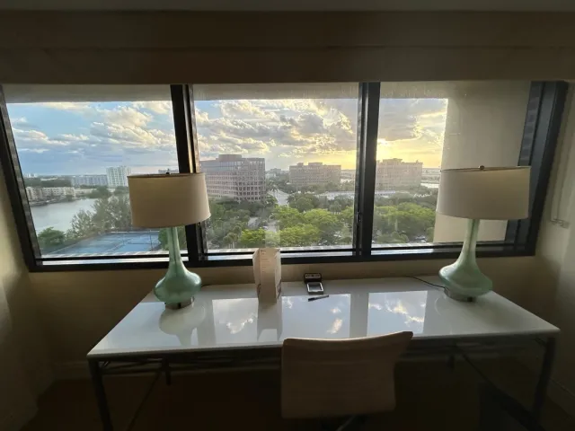 A Great Airport Choice in Miami! 🛫🏨