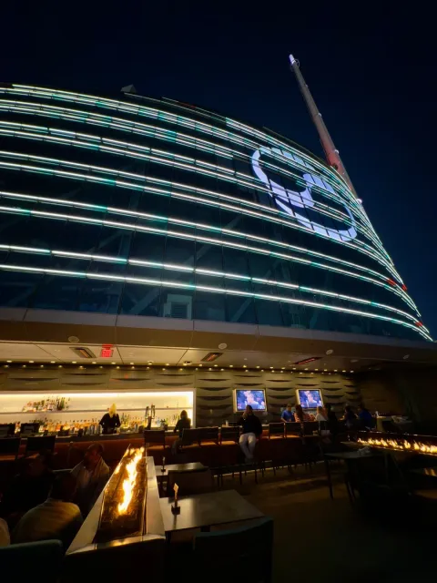 🇺🇸 Spire 73: Sky-High Views with a Side of Chill 🌆🍸